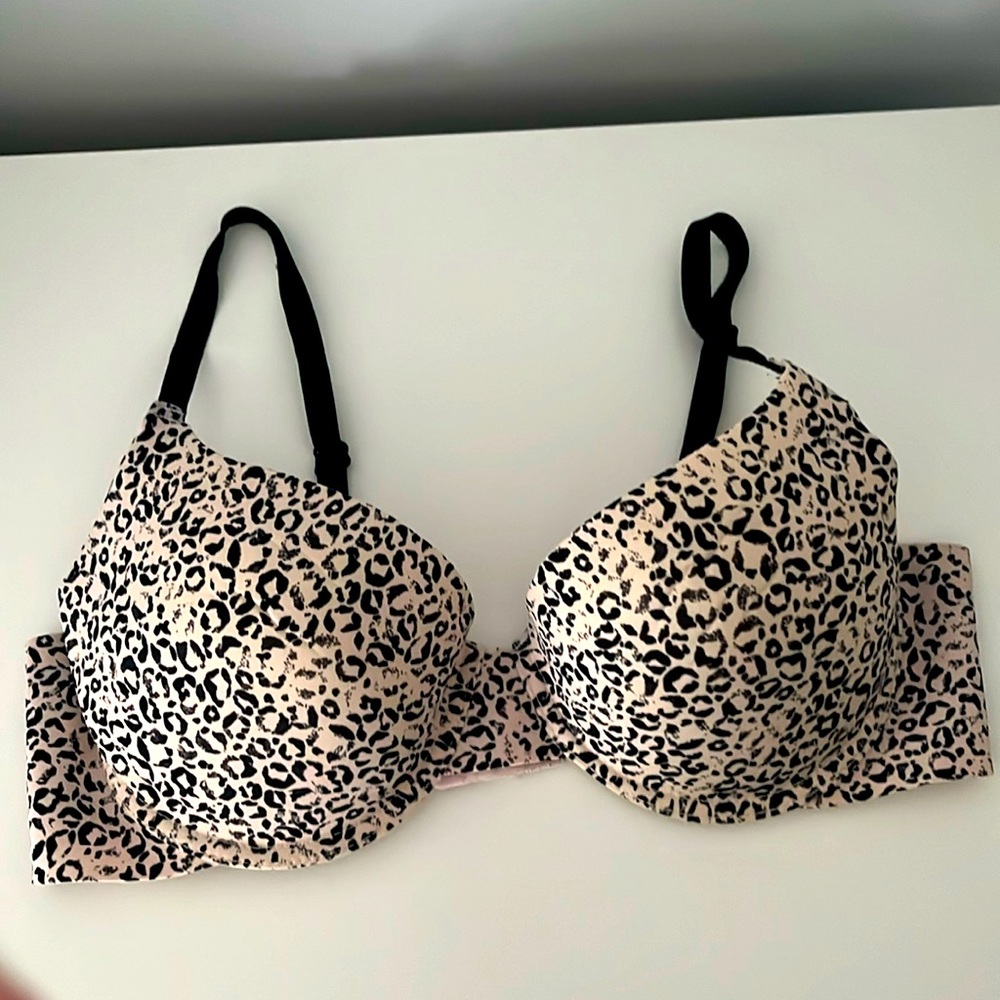 New, never worn - adriennne vittadini bra size 36C Nude/light pink/leopard print